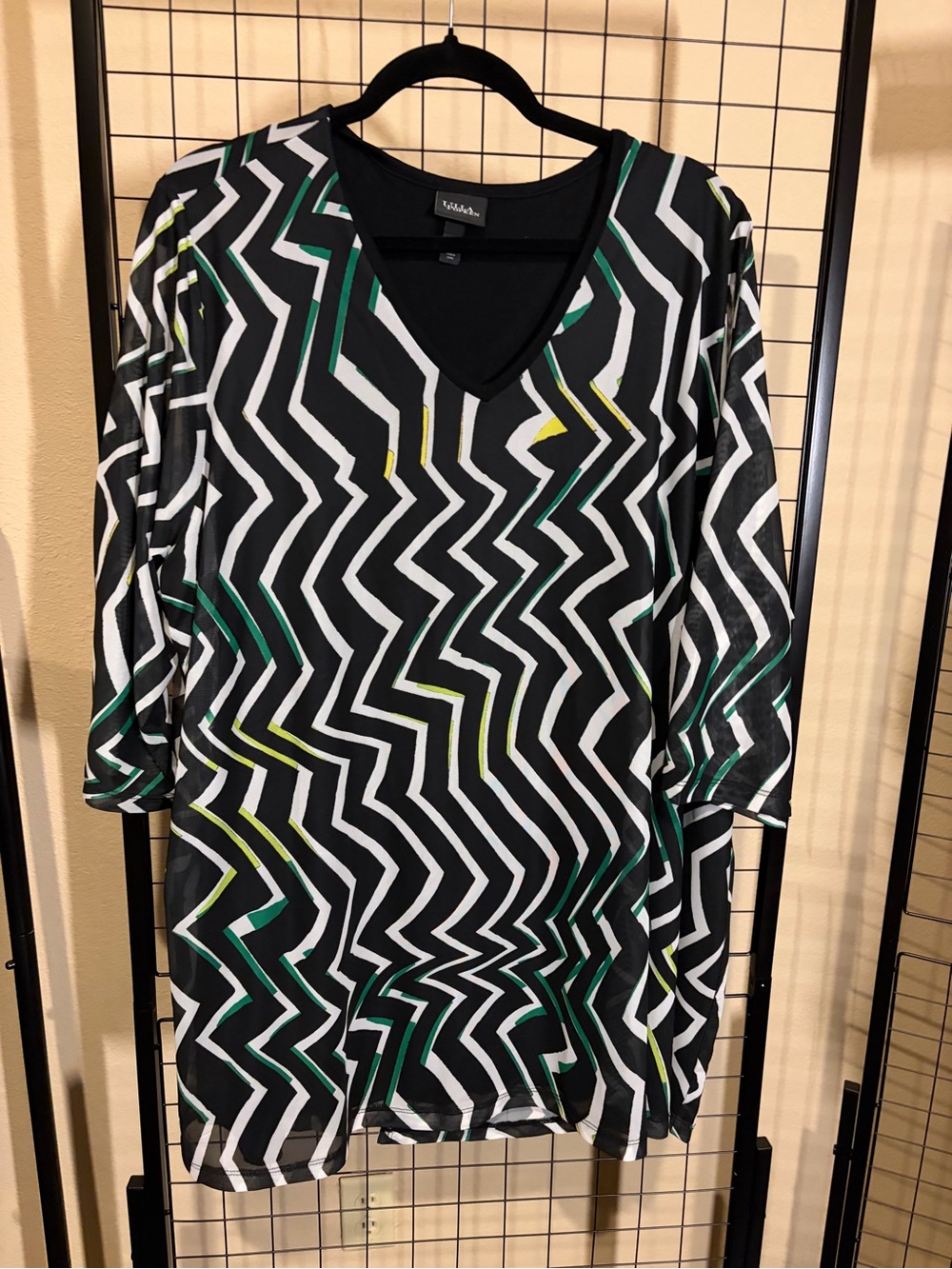 Ulla Popken Zigzag V-Neck Women's Tunic Top Split Back Lined
